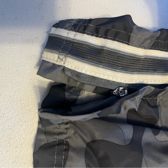 5/$25 Oshkosh lined track pants camo 2T zip ankles - Picture 4 of 4
